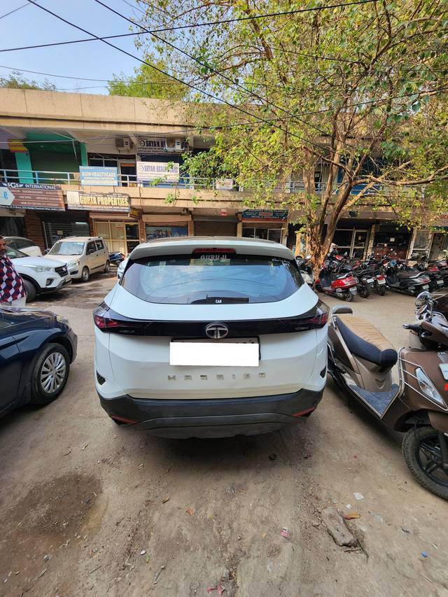 https://images10.gaadi.com/usedcar_image/4476422/original/processed_d44e8f41678eac5034dc6cafa10fbf99.jpg?imwidth=6401