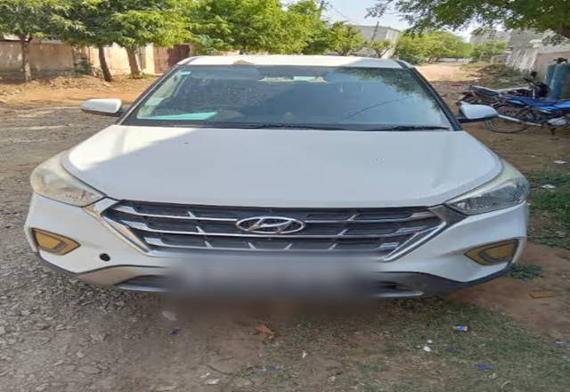 https://images10.gaadi.com/usedcar_image/4477202/original/d8249741-13f6-4001-8873-ec52f09ee356.?imwidth=6400