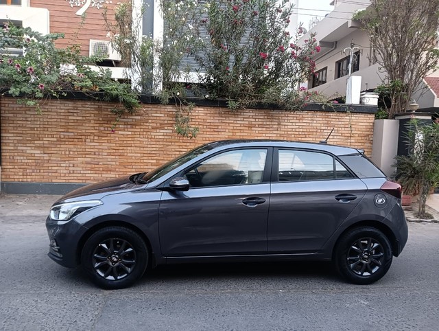 Second-hand 2020 Hyundai i20 Sportz Plus for sale in Ongole-3