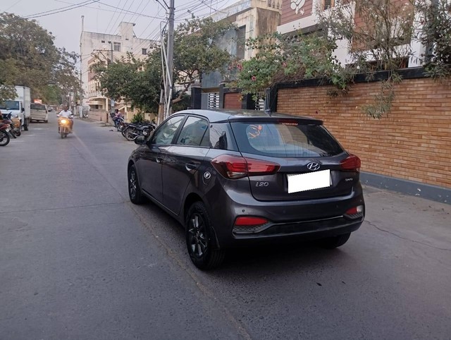 Second-hand 2020 Hyundai i20 Sportz Plus for sale in Ongole-5