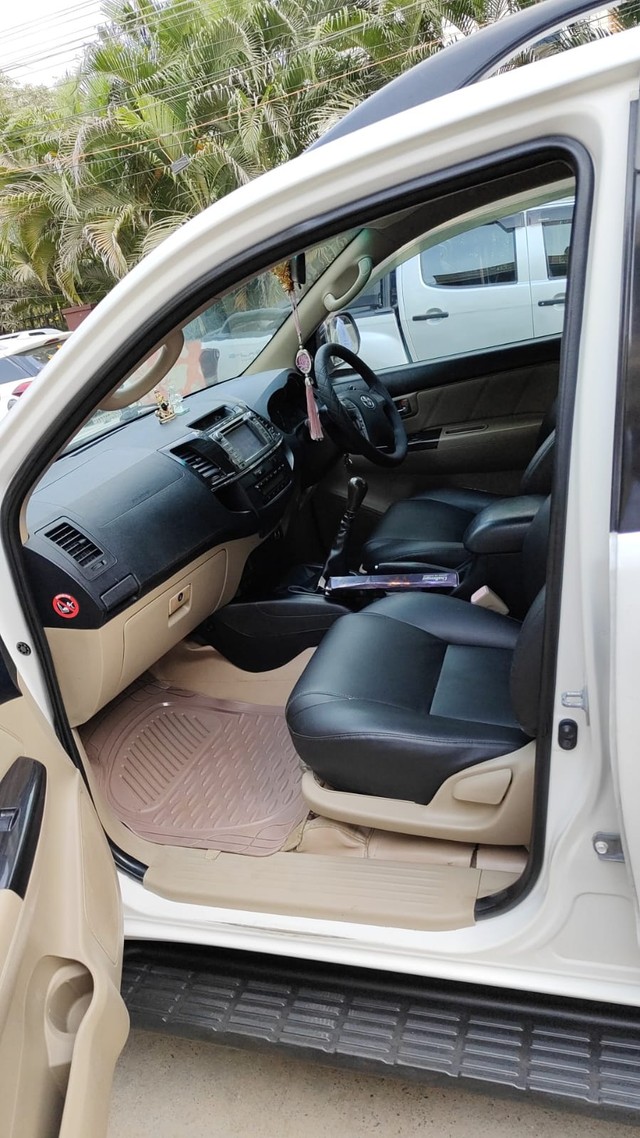 Second-hand 2014 Toyota Fortuner 4x2 Manual for sale in Ongole-4