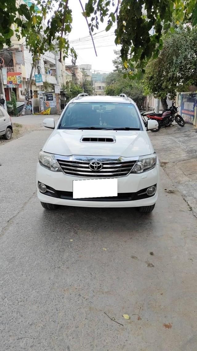 Second-hand 2014 Toyota Fortuner 4x2 Manual for sale in Ongole-3