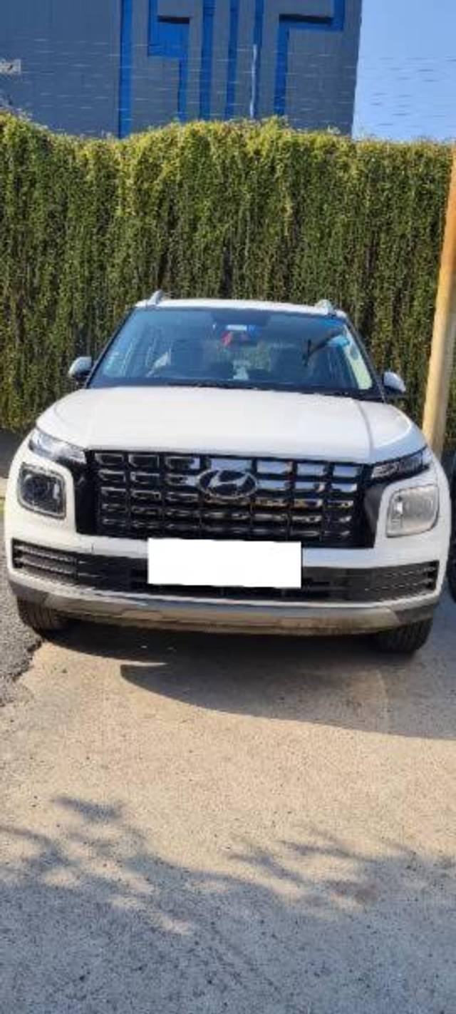 https://images10.gaadi.com/usedcar_image/4477776/original/processed_06197a62-4d52-4fce-9f4b-fa0b7e2e26a5.jpg?imwidth=6400