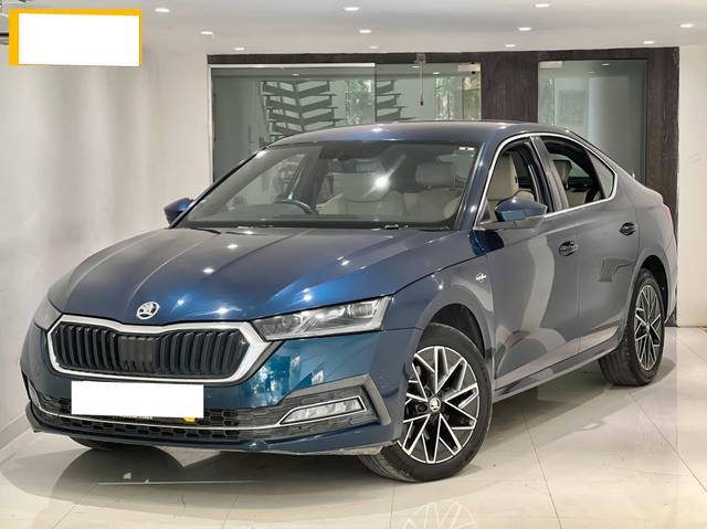 https://images10.gaadi.com/usedcar_image/4477850/original/processed_9c4eef63c9d3a51b04cf3dd7cb97efe8.jpeg?imwidth=6402