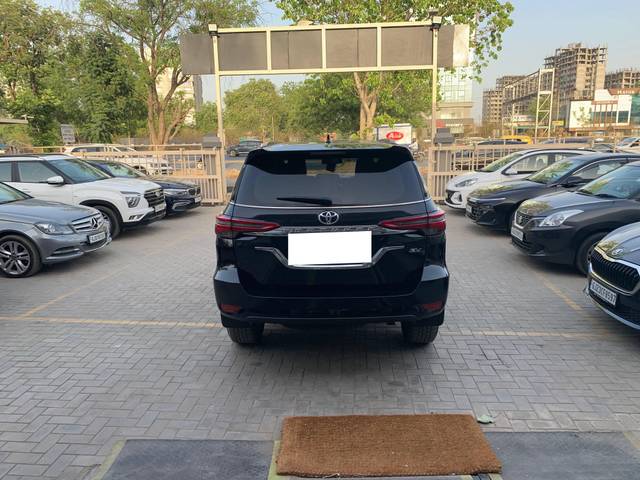 https://images10.gaadi.com/usedcar_image/4478089/original/processed_1e1960d7-6456-40df-af27-1d71a0f039a0.jpg?imwidth=6401