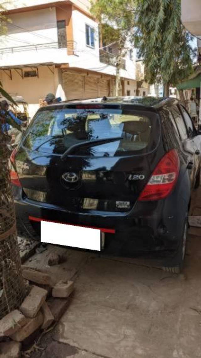 https://images10.gaadi.com/usedcar_image/4478124/original/processed_6a89fdec-fb42-4b5d-986b-10e5da473792.jpg?imwidth=6401