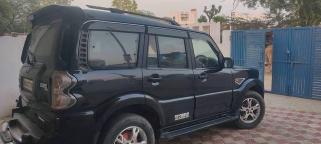 https://images10.gaadi.com/usedcar_image/4478302/original/processed_8d9eef23-b628-446c-8371-852741d641c9.jpg?imwidth=6401