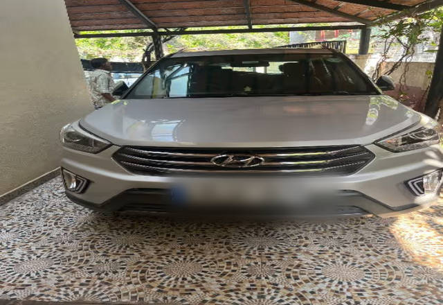 https://images10.gaadi.com/usedcar_image/4478375/original/5fc604ac-86dc-43fc-829f-46b6557f2921.?imwidth=6400