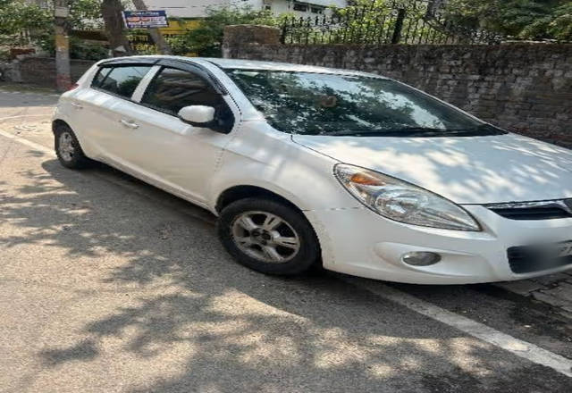 https://images10.gaadi.com/usedcar_image/4479011/original/04ff9529-613e-4f5a-abae-b4e7bcd15f2c.?imwidth=6400