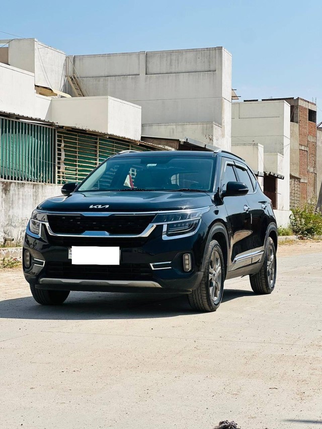 Second-hand 2023 Kia Seltos HTX for sale in Sabarkantha-9