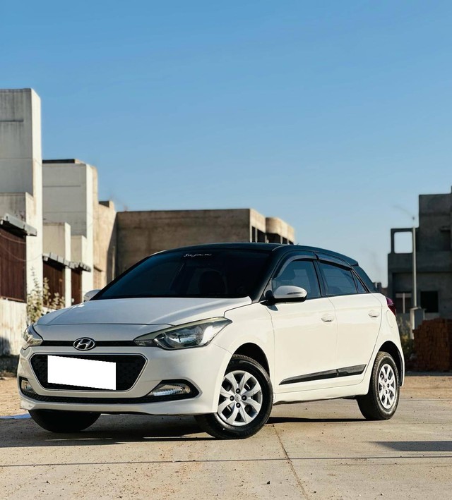 Hyundai i20 Sportz Option 1.2 Second-hand 2015 Hyundai i20 Sportz Option 1.2 for sale in Sabarkantha-11