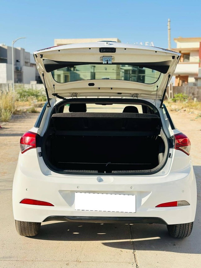 Hyundai i20 Sportz Option 1.2 Second-hand 2015 Hyundai i20 Sportz Option 1.2 for sale in Sabarkantha-7