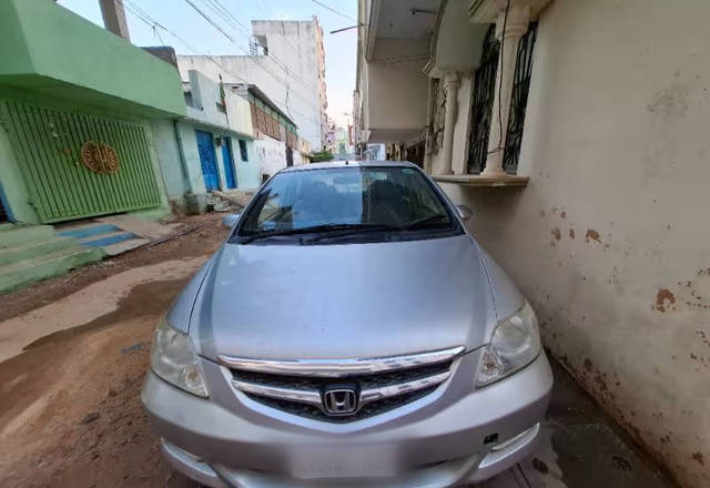 https://images10.gaadi.com/usedcar_image/4479812/original/76cb231b-ff46-4410-9cd8-1c59981237b3.?imwidth=6400
