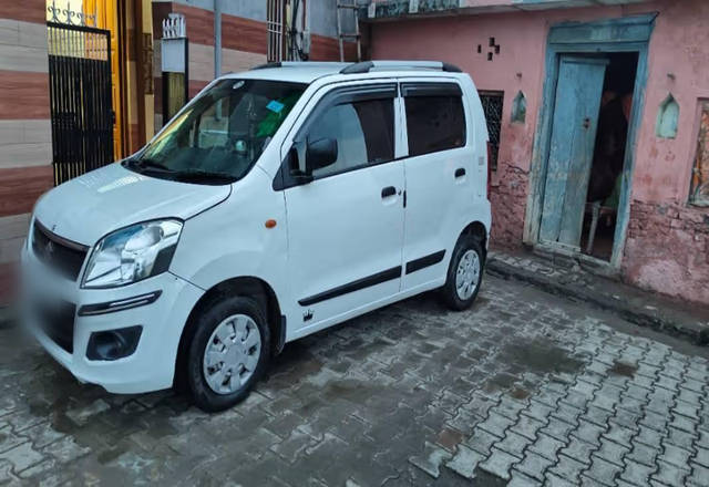 https://images10.gaadi.com/usedcar_image/4480172/original/7bec8c27-e256-486b-8f38-5de36caac6a8.?imwidth=6400