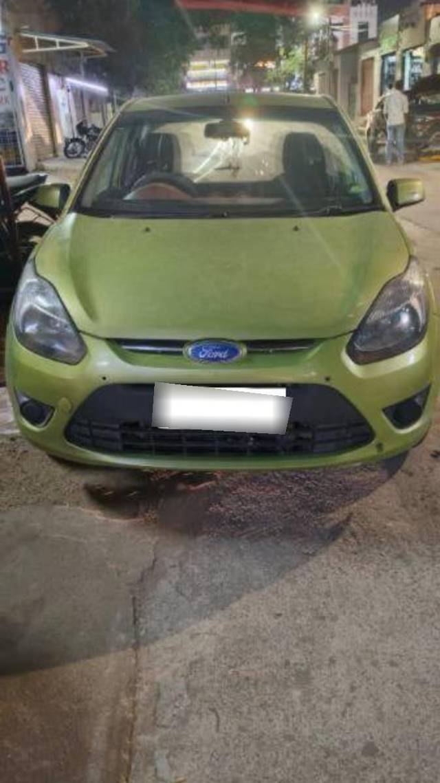 https://images10.gaadi.com/usedcar_image/4480289/original/processed_processed_122ab93e-2ebb-4321-876b-00bea43e38e3.jpg?imwidth=6400