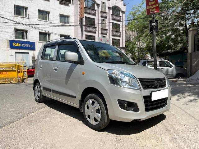 https://images10.gaadi.com/usedcar_image/4480747/original/processed_9100271d7c2cf3e4817231c0622d1d92.jpg?imwidth=6400