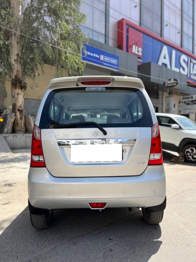 https://images10.gaadi.com/usedcar_image/4480747/original/processed_a4ea5a4f637d17f5bc728e0577c52b76.jpg?imwidth=6402