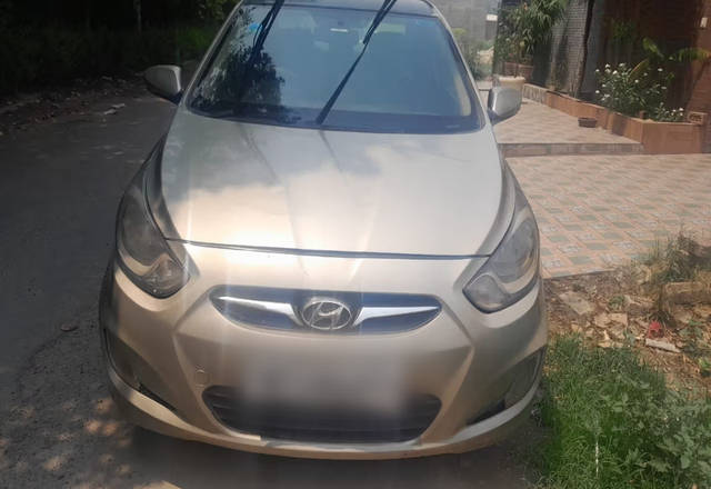https://images10.gaadi.com/usedcar_image/4481080/original/2fcc19c0-4e4a-4a4c-82e3-3a2c3ba7106c.?imwidth=6402