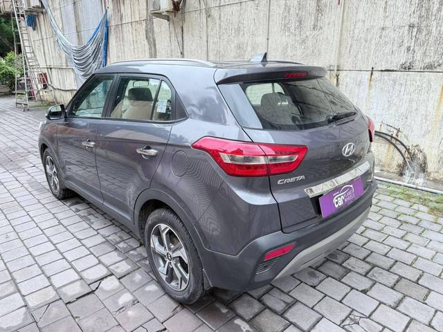https://images10.gaadi.com/usedcar_image/4481407/original/processed_d897c0ee3dadd076347d281ba0fe0aa2.jpg?imwidth=6402