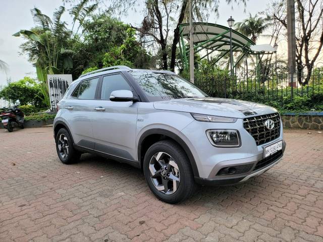 https://images10.gaadi.com/usedcar_image/4481636/original/a38519583e04bb820bece4cdd24861e7.jpeg?imwidth=6401