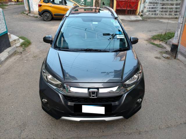 https://images10.gaadi.com/usedcar_image/4481692/original/processed_375c5499400a0e6a6471eec0f0dc9369.jpg?imwidth=6401