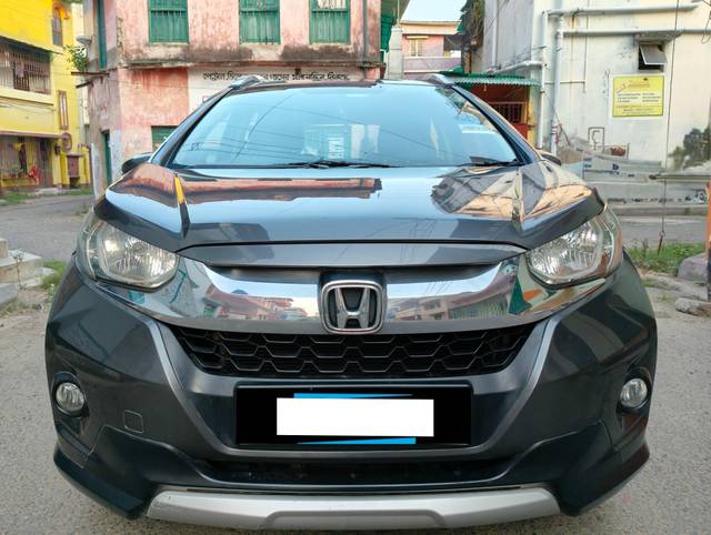 https://images10.gaadi.com/usedcar_image/4481692/original/processed_719a5415992f1cdac78c9416ccb2b2d6.jpg?imwidth=6400