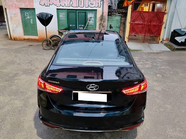 https://images10.gaadi.com/usedcar_image/4481720/original/processed_dd068bb94c9e9bbe71e8c681d30de507.jpg?imwidth=6402