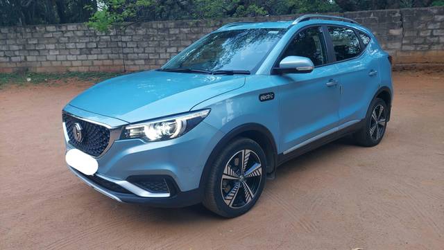 https://images10.gaadi.com/usedcar_image/4481749/original/processed_c14652ea86cb101a9fddb48811ee94fa.jpg?imwidth=6402