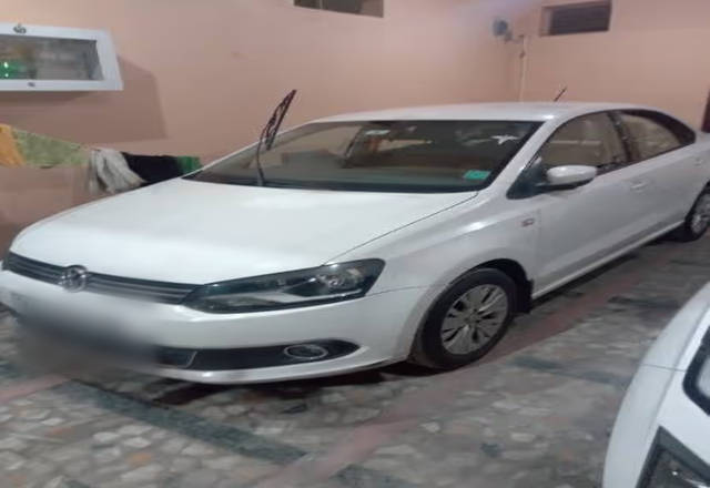https://images10.gaadi.com/usedcar_image/4481775/original/190c63f8-595a-4f66-9575-dfc0e71a8fb6.?imwidth=6402