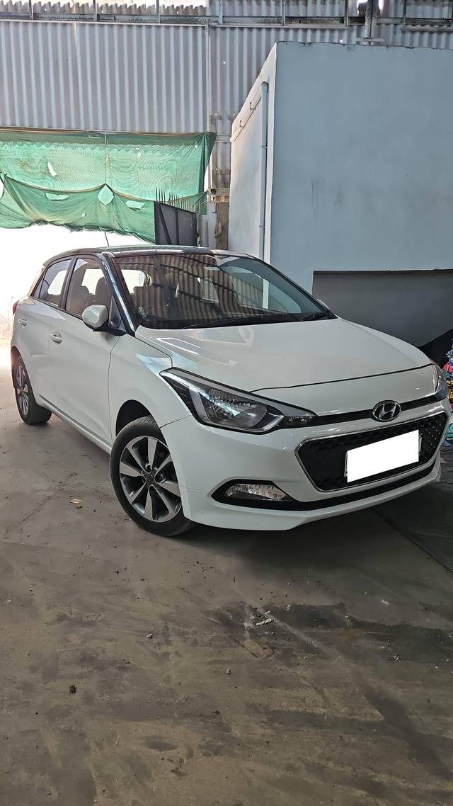 https://images10.gaadi.com/usedcar_image/4481836/original/processed_2f4fffc2-586e-4473-a78d-e690278e70f9.jpg?imwidth=6400