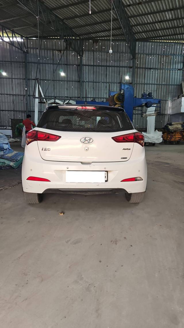 https://images10.gaadi.com/usedcar_image/4481836/original/processed_7b9a8cc4-8d2e-4dbe-92bf-f0153412b94a.jpg?imwidth=6401