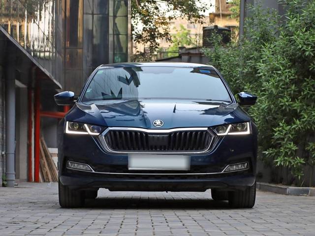 https://images10.gaadi.com/usedcar_image/4481892/original/processed_c97309a61b6a81a488b2804c7c2094da.jpg?imwidth=6400