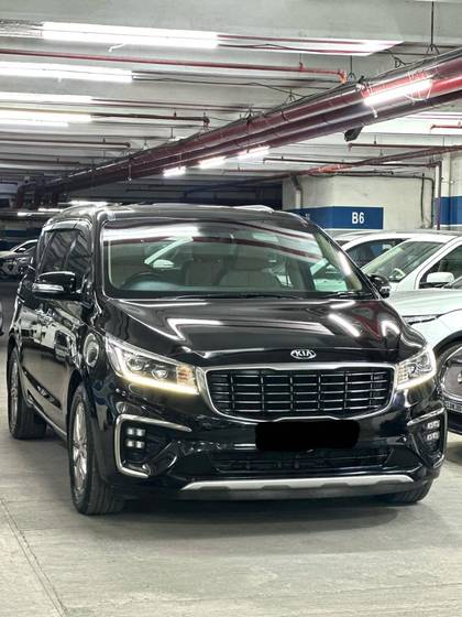 Kia Carnival Limousine Kia Carnival Limousine
