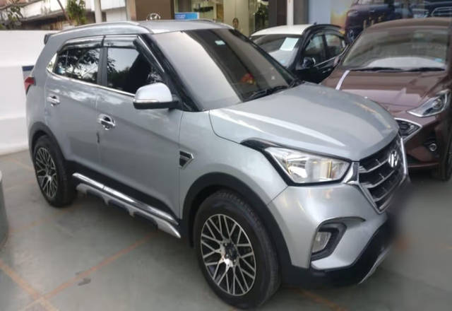 https://images10.gaadi.com/usedcar_image/4482496/original/e56d17a4-5972-456f-8f59-7abf3894e817.?imwidth=6400