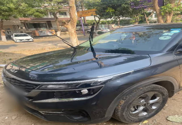 https://images10.gaadi.com/usedcar_image/4482516/original/a6fb16a1-a409-4e6f-9518-0f9108e5f8f6.?imwidth=6401