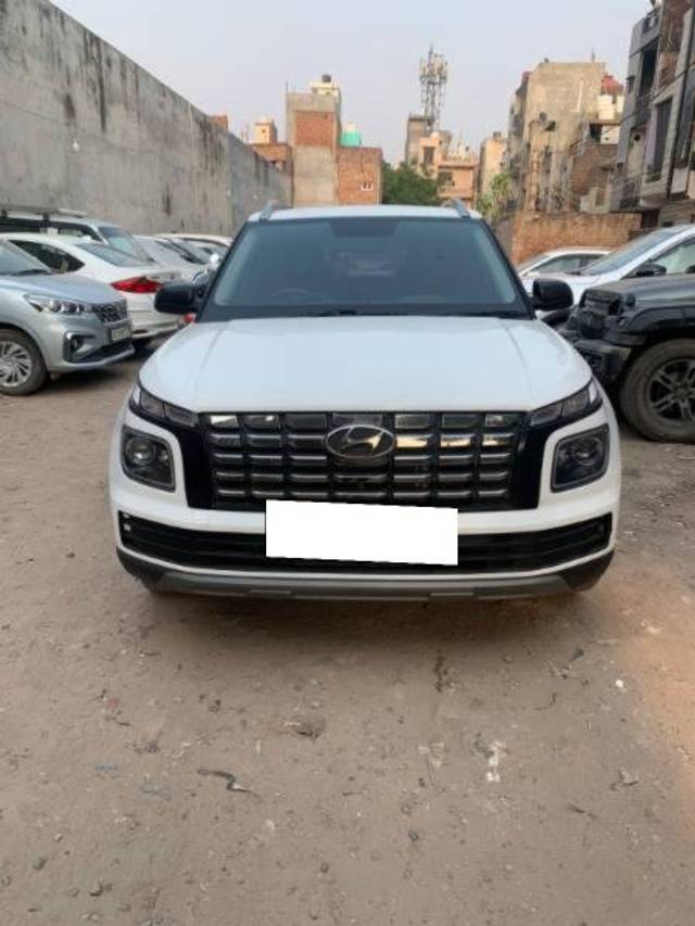 https://images10.gaadi.com/usedcar_image/4482658/original/processed_19f45065-8de8-4253-b1d1-a90e1eede66d.jpg?imwidth=6400