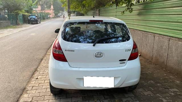 https://images10.gaadi.com/usedcar_image/4482847/original/processed_59259223-42e5-4de1-b475-5742a3df7194.jpeg?imwidth=6400