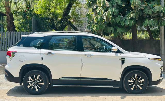 https://images10.gaadi.com/usedcar_image/4482911/original/ea952febec8adce73b0a7f76bf52a641.jpg?imwidth=6401