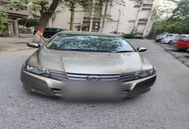 https://images10.gaadi.com/usedcar_image/4482945/original/d9937c62-06a6-4548-be74-f03d3f225f4f.?imwidth=6400