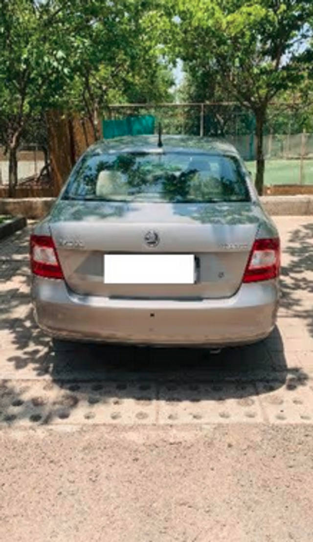 https://images10.gaadi.com/usedcar_image/4482955/original/3871e7b6-923e-49bd-852f-1320bb4531ba.png?imwidth=6402