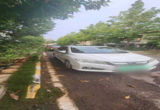 https://images10.gaadi.com/usedcar_image/4483125/original/32c80046-70b6-4bb7-9331-e513b5834948.?imwidth=6402