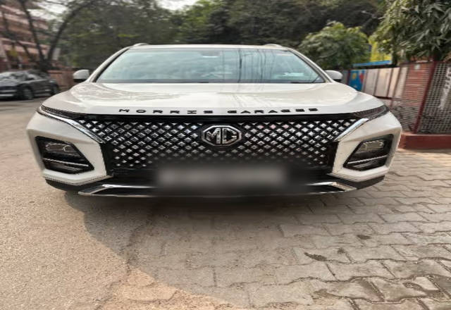 https://images10.gaadi.com/usedcar_image/4483532/original/1d98d51b-9794-4e72-b687-dfbe3ec9d58a.?imwidth=6400