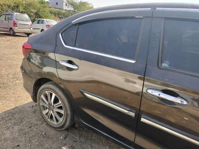 https://images10.gaadi.com/usedcar_image/4484164/original/processed_a263e34d-be1c-4e0f-8bc2-5e66493e942b.jpg?imwidth=6402