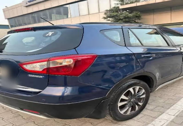 https://images10.gaadi.com/usedcar_image/4484206/original/b73d69b8-5ca5-441f-b023-ecfb87cfc988.?imwidth=6402