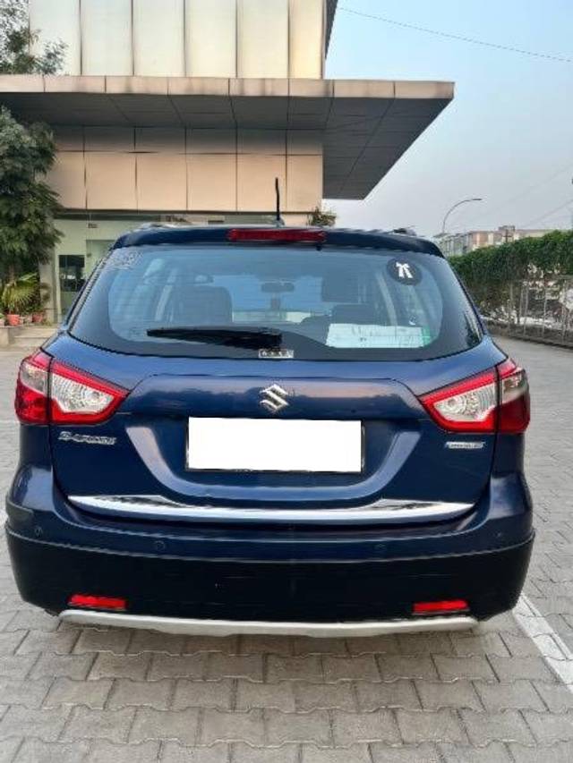 https://images10.gaadi.com/usedcar_image/4484206/original/processed_adf70d5c-a40b-4765-adf9-e89fc398dee1.jpeg?imwidth=6400