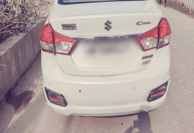 https://images10.gaadi.com/usedcar_image/4484576/original/1f4abede-4ec5-46f6-818d-d37d8341c555.?imwidth=6401