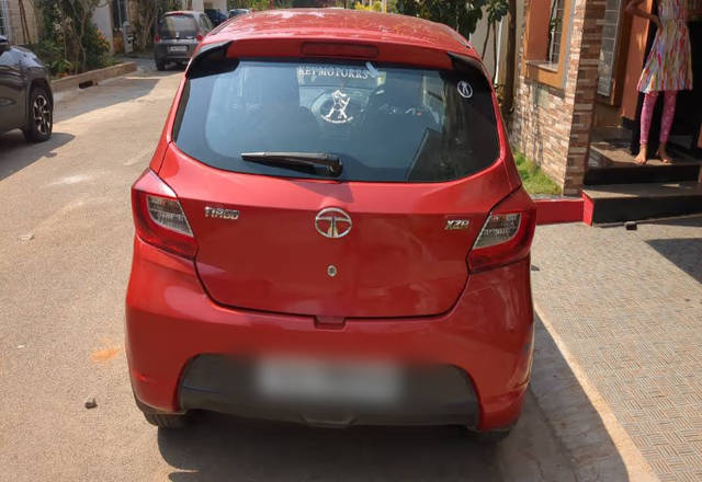 https://images10.gaadi.com/usedcar_image/4485079/original/d80d871c-bcdf-4f88-acd5-aa647f536502.?imwidth=6402