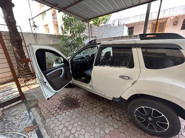 https://images10.gaadi.com/usedcar_image/4486736/original/processed_5bf0f3bc-451b-405f-8eea-1f88853e9fa1.jpeg?imwidth=6402