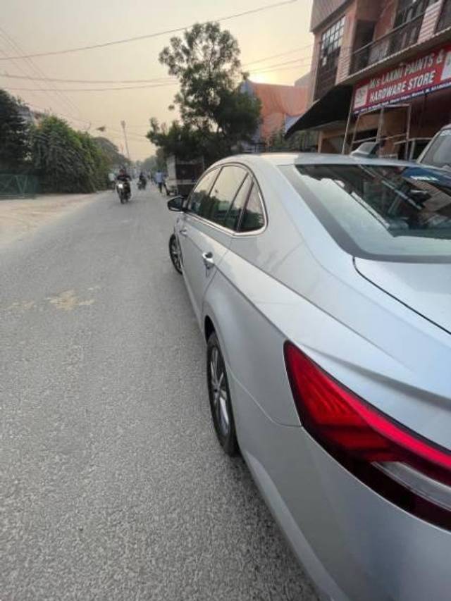 https://images10.gaadi.com/usedcar_image/4487172/original/processed_35d304ac-f073-4562-b81b-5a4789a46010.jpg?imwidth=6402