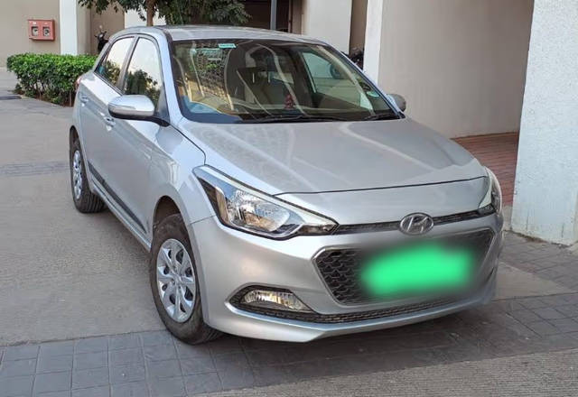 https://images10.gaadi.com/usedcar_image/4487308/original/5e14ab5c-54b1-4681-99f2-0d23fdbaa7e7.?imwidth=6400